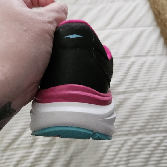 Avia Black and Pink Athletic Shoes with Modern Design Size 9 - Picture 5 of 10